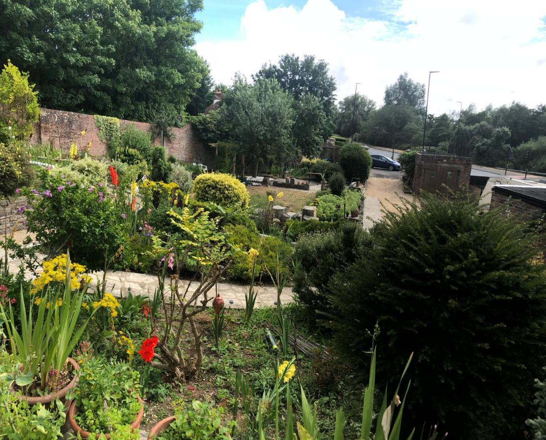 Ponders End Bed and Breakfast Newport  Exteriör bild